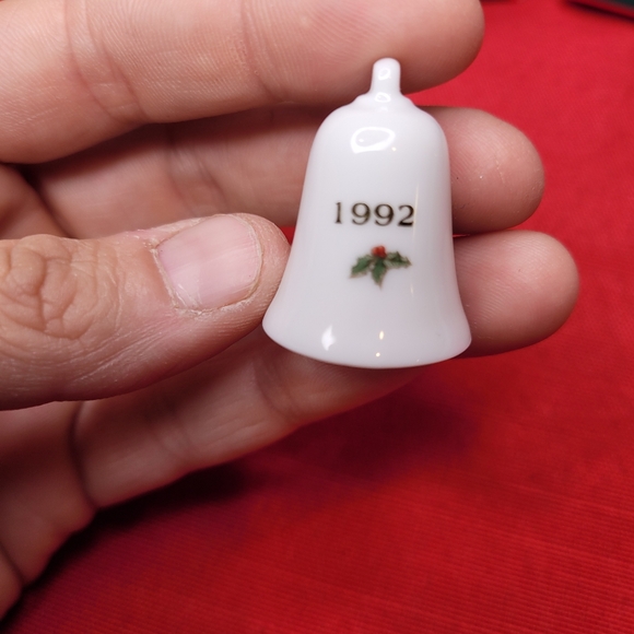 Vintage Hallmark keepsake porcelain thimble bells 1990, 1992 - Picture 3 of 7